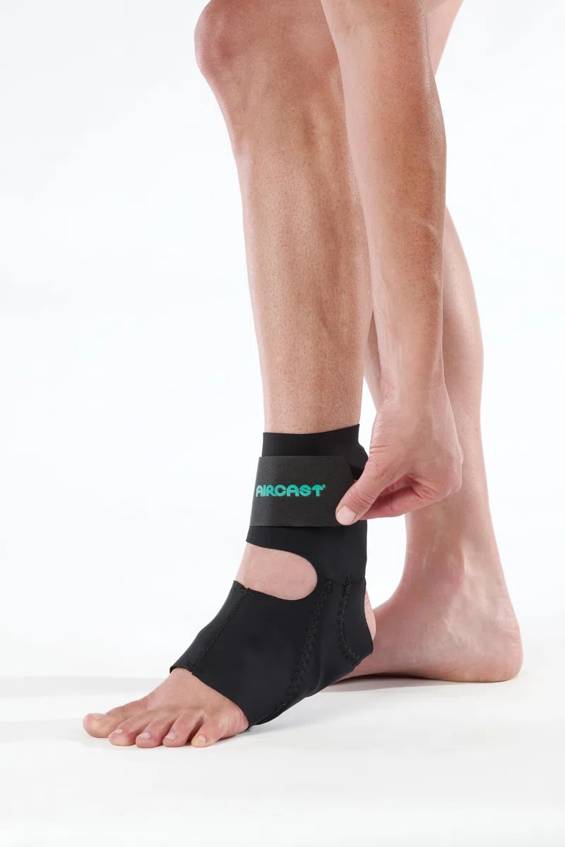 Aircast AirHeel Ankle Support Brace with Stabilizers, Small
