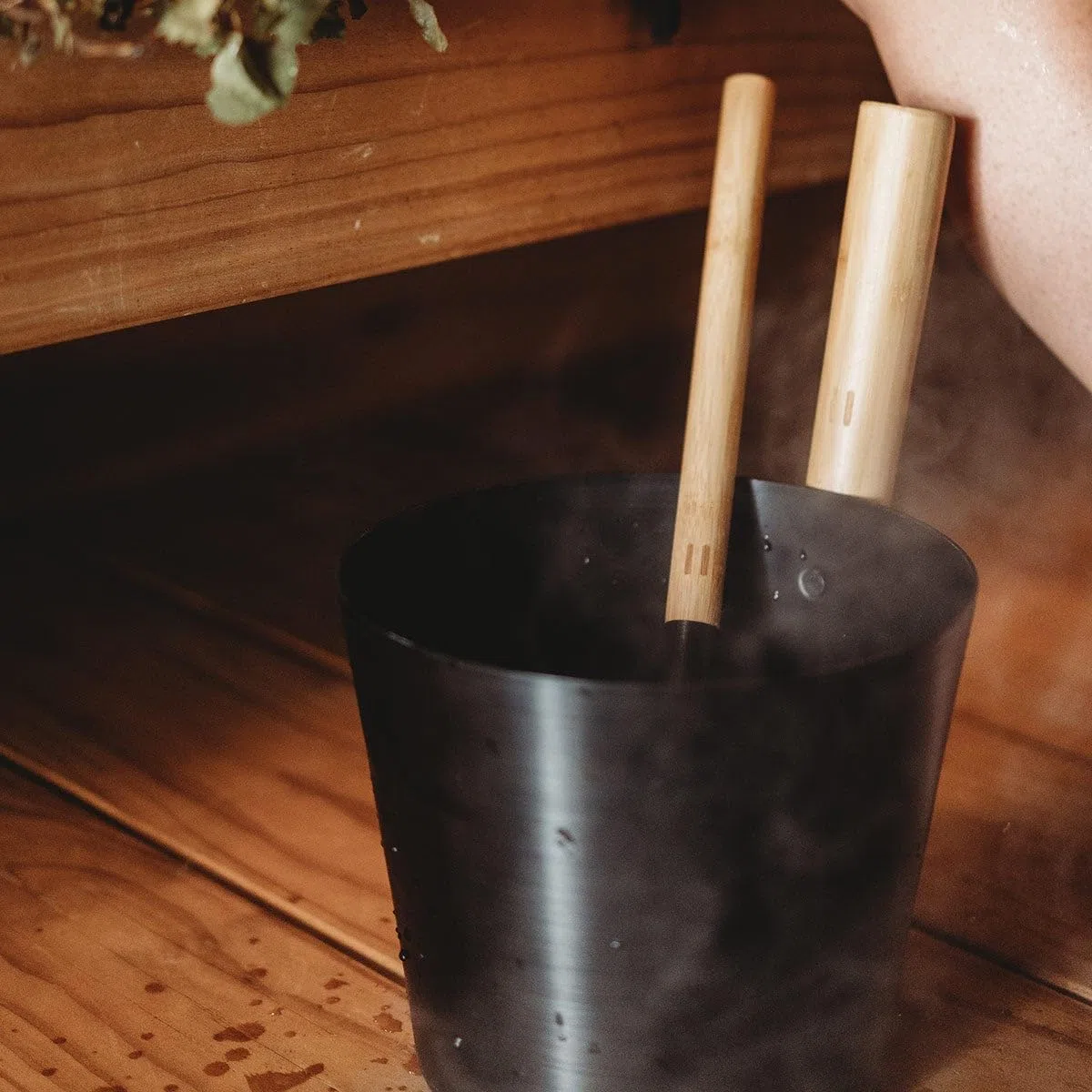 Rento - Cubo de infusión para Sauna - Color: Negro - 5 litros - Altura: 35 cm/Diámetro: 23 cm