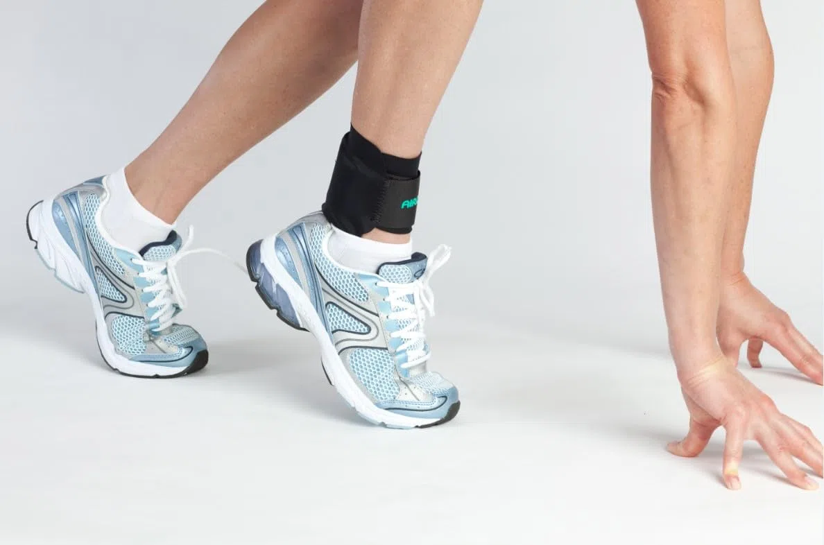 Aircast AirHeel Ankle Support Brace with Stabilizers, Small